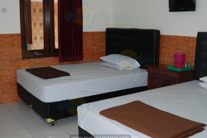 Tampilan Kamar Tidur Sinar Rahayu 2 Pangandaran<br />
Fasilitas AC, TV, Kamar Mandi, dan bed ukuran 160x200